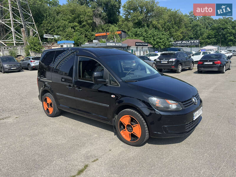 Грузовой фургон Volkswagen Caddy 2011 в Киеве