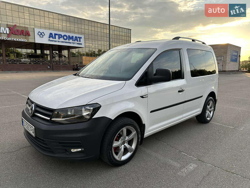 Мінівен Volkswagen Caddy 2017 в Києві