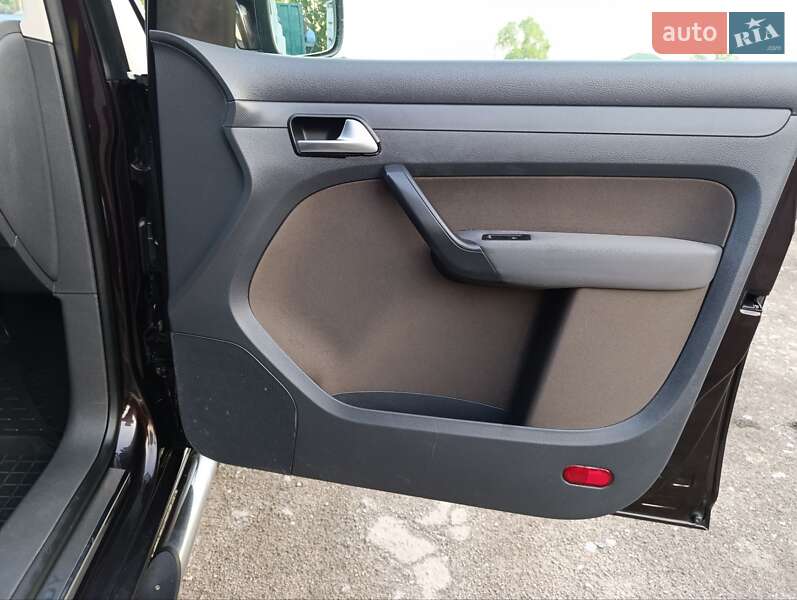 Минивэн Volkswagen Caddy 2011 в Теофиполе