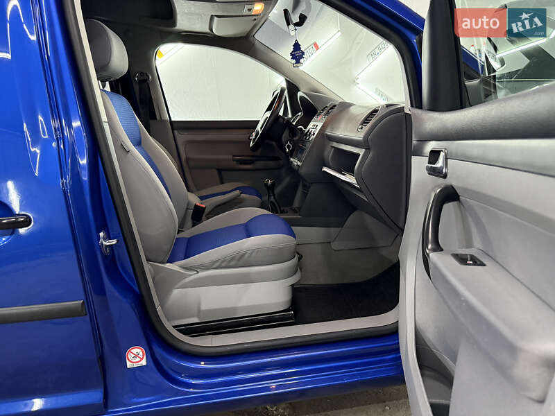 Минивэн Volkswagen Caddy 2006 в Кременце