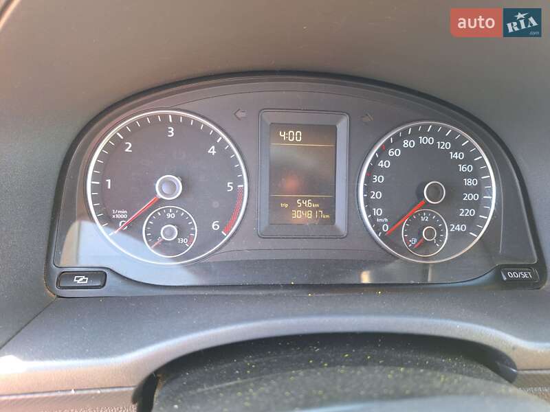 Грузовой фургон Volkswagen Caddy 2012 в Ужгороде