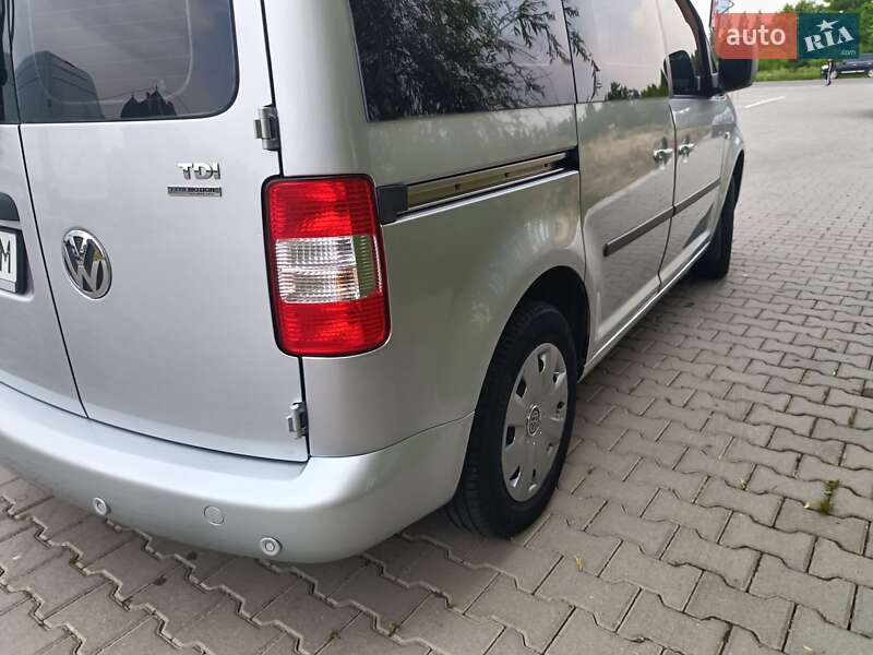 Минивэн Volkswagen Caddy 2010 в Черновцах