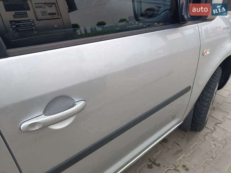 Минивэн Volkswagen Caddy 2010 в Черновцах