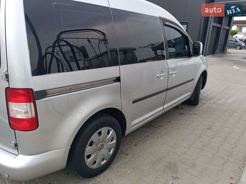 Минивэн Volkswagen Caddy 2010 в Черновцах