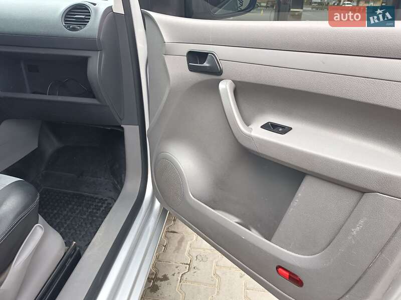 Минивэн Volkswagen Caddy 2010 в Черновцах