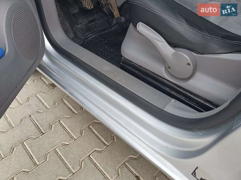 Минивэн Volkswagen Caddy 2010 в Черновцах