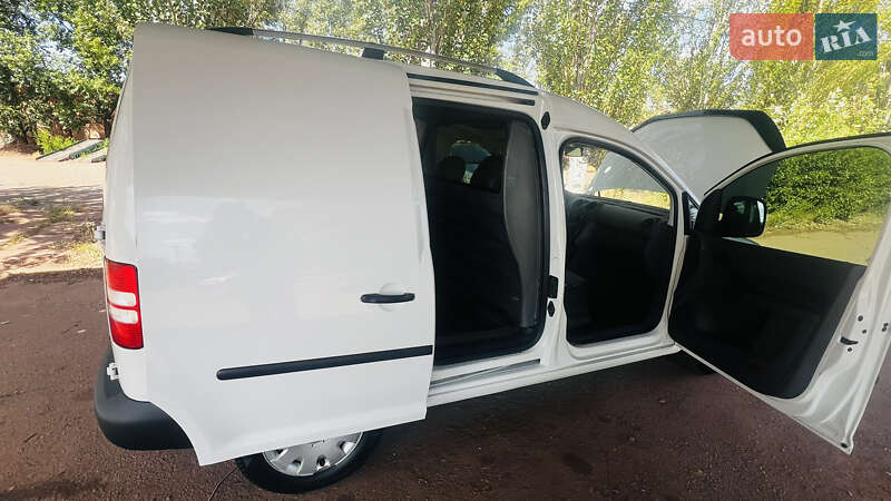 Грузопассажирский фургон Volkswagen Caddy 2011 в Кривом Роге