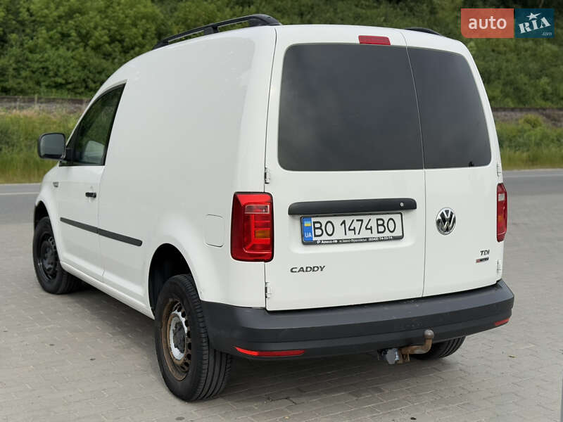 Вантажний фургон Volkswagen Caddy 2015 в Теребовлі