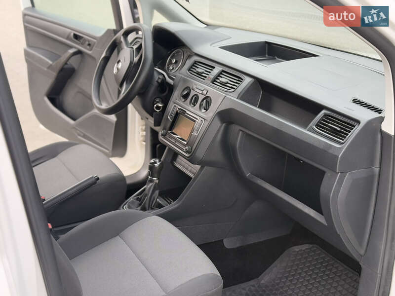 Вантажний фургон Volkswagen Caddy 2015 в Теребовлі