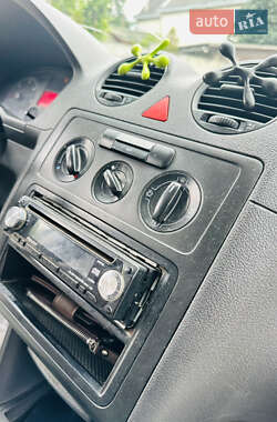 Грузопассажирский фургон Volkswagen Caddy 2004 в 