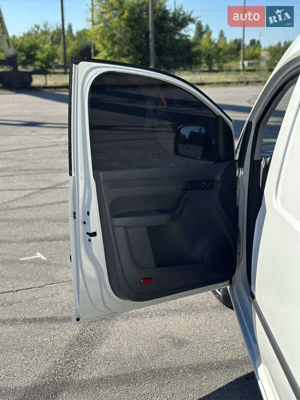 Грузовой фургон Volkswagen Caddy 2011 в Виннице