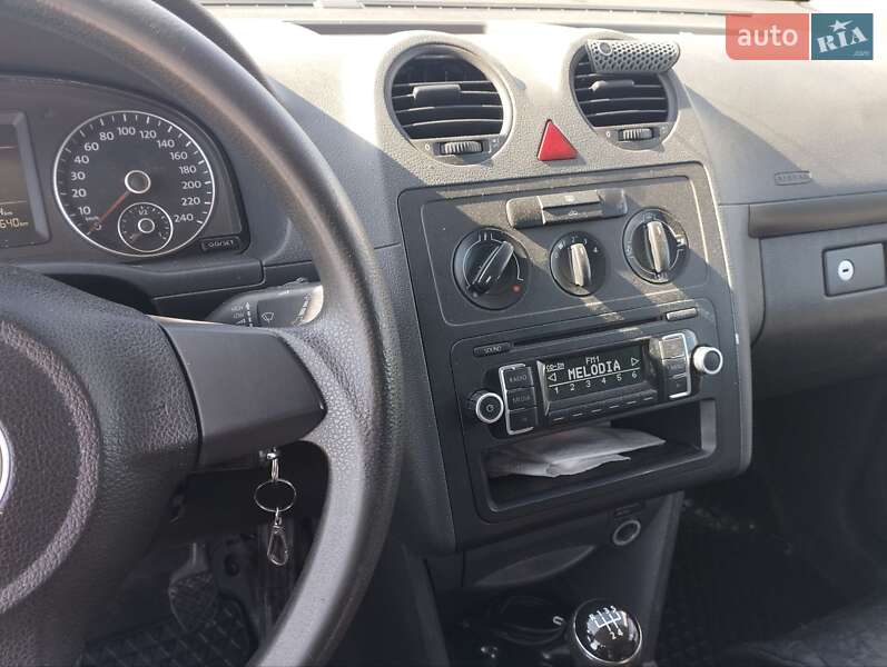 Грузовой фургон Volkswagen Caddy 2013 в Львове