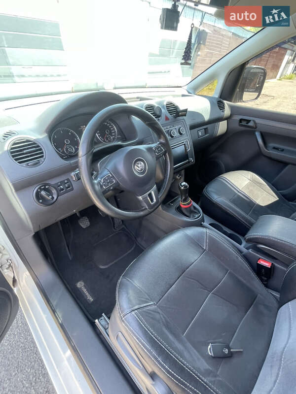 Грузовой фургон Volkswagen Caddy 2013 в Киеве