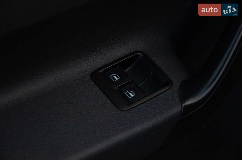 Грузовой фургон Volkswagen Caddy 2011 в Каменском