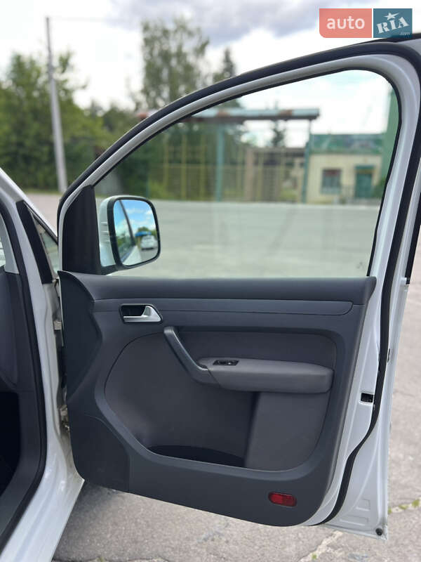 Минивэн Volkswagen Caddy 2010 в Славуте