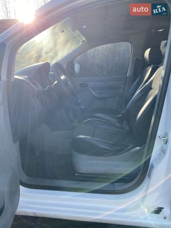 Минивэн Volkswagen Caddy 2006 в Вижнице