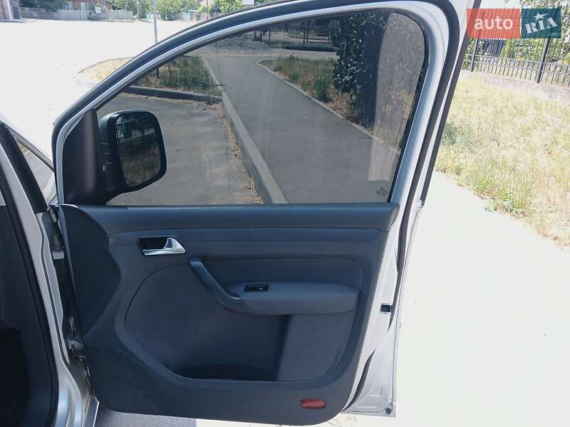 Минивэн Volkswagen Caddy 2011 в Виннице