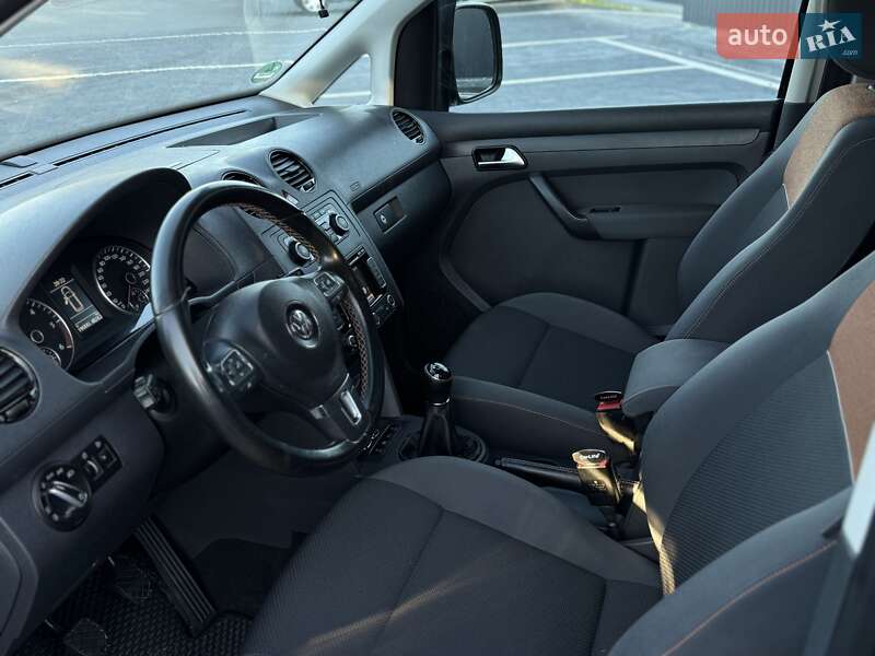 Минивэн Volkswagen Caddy 2013 в Самборе