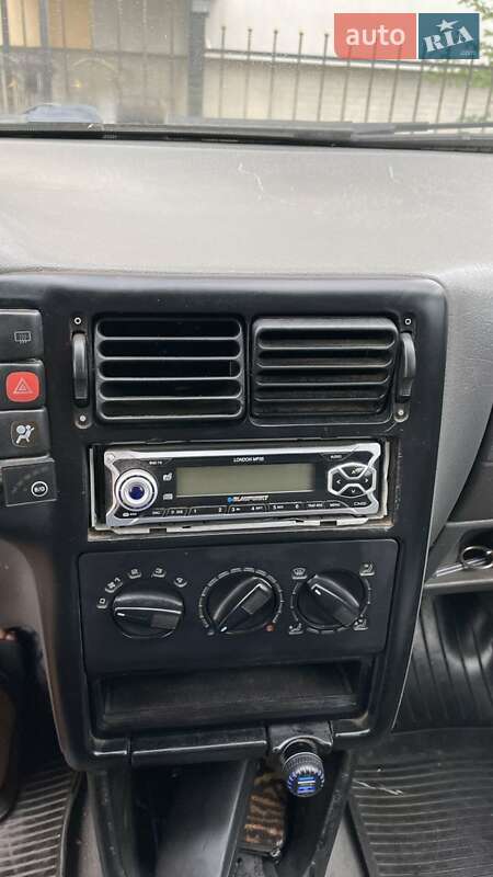 Минивэн Volkswagen Caddy 2002 в Нововолынске