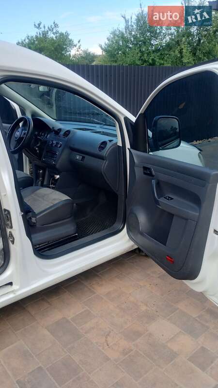 Грузовой фургон Volkswagen Caddy 2012 в Любешове