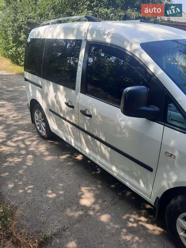 Минивэн Volkswagen Caddy 2011 в Ватутино