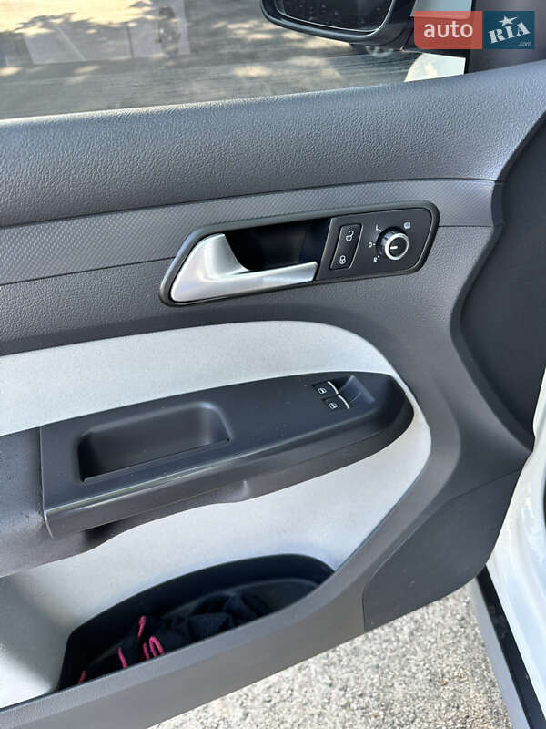 Минивэн Volkswagen Caddy 2015 в Киеве