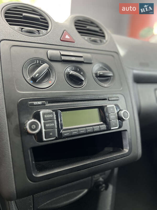 Минивэн Volkswagen Caddy 2011 в Львове