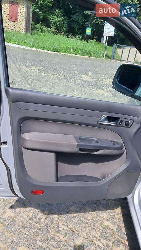 Минивэн Volkswagen Caddy 2010 в Черновцах