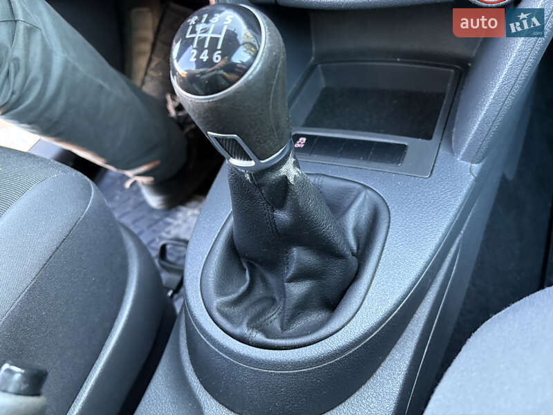 Минивэн Volkswagen Caddy 2015 в Днепре