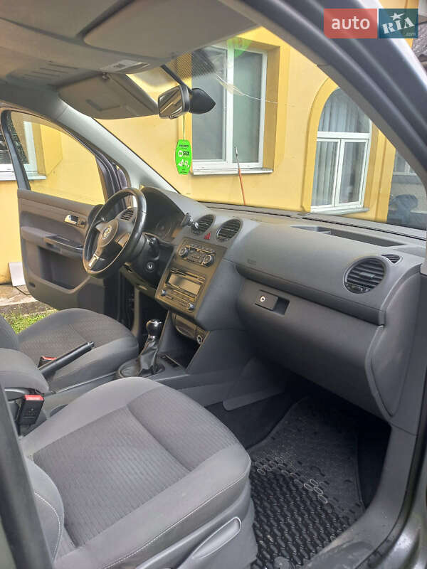 Мінівен Volkswagen Caddy 2010 в Чернівцях
