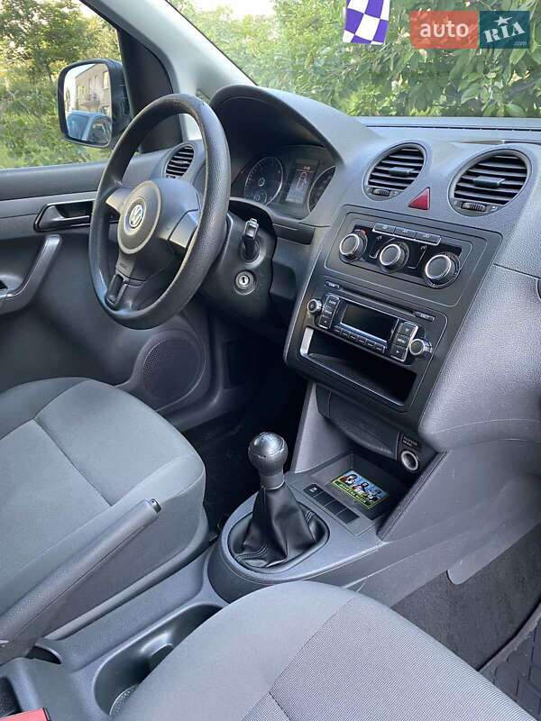 Вантажний фургон Volkswagen Caddy 2015 в Києві