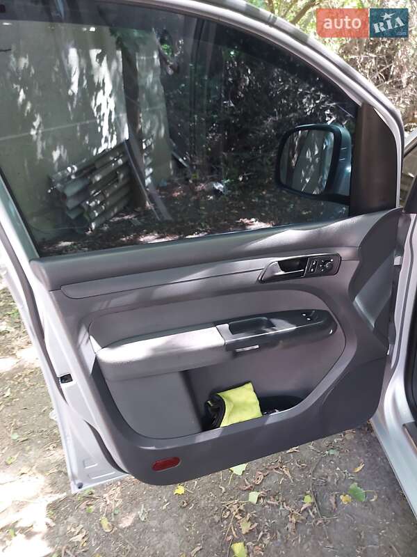 Минивэн Volkswagen Caddy 2011 в Черновцах