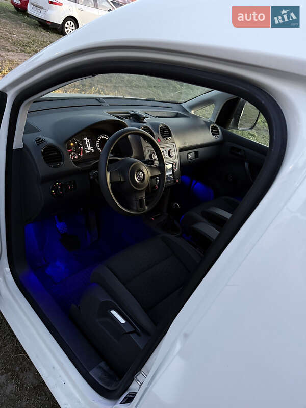 Минивэн Volkswagen Caddy 2010 в Смеле