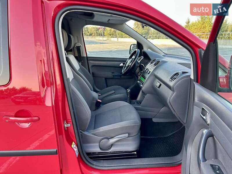 Мінівен Volkswagen Caddy 2014 в Києві