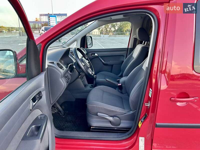 Мінівен Volkswagen Caddy 2014 в Києві