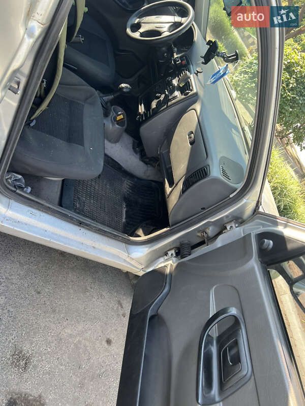 Грузовой фургон Volkswagen Caddy 2003 в Изюме