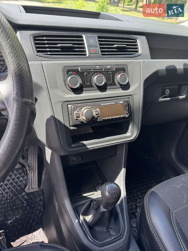 Грузовой фургон Volkswagen Caddy 2016 в Кривом Роге