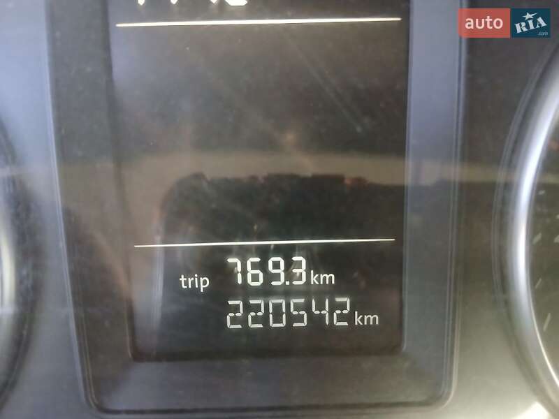 Вантажний фургон Volkswagen Caddy 2013 в Нових Санжарах