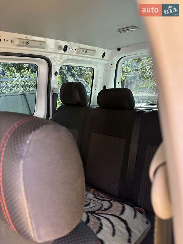 Мінівен Volkswagen Caddy 2010 в Татарбунарах