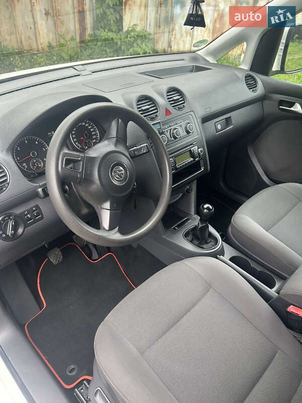 Мінівен Volkswagen Caddy 2011 в Нововолинську