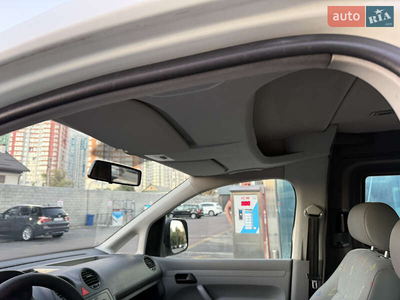 Вантажопасажирський фургон Volkswagen Caddy 2007 в Києві