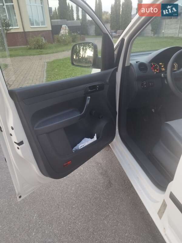 Грузовой фургон Volkswagen Caddy 2013 в Виннице