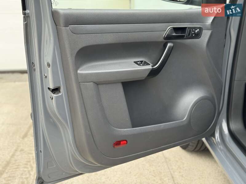 Минивэн Volkswagen Caddy 2011 в Сарнах