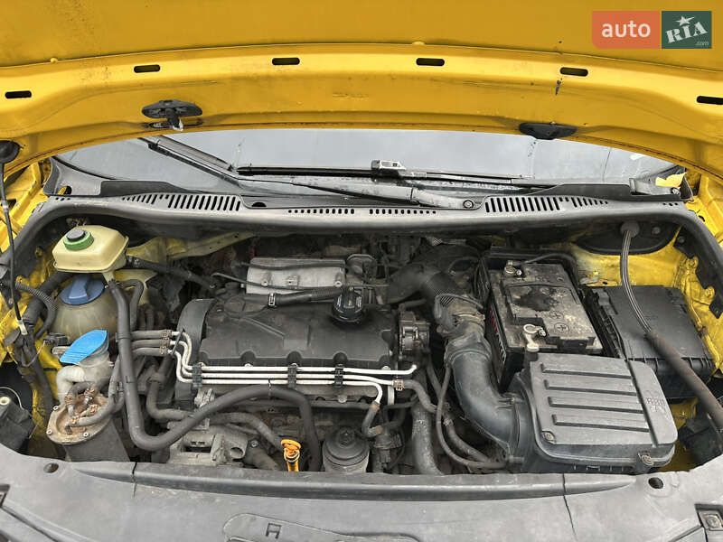 Вантажний фургон Volkswagen Caddy 2010 в Києві