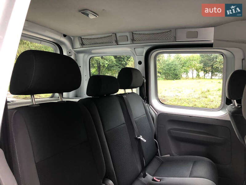 Минивэн Volkswagen Caddy 2010 в Ровно