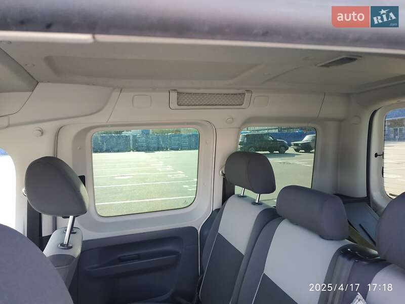 Минивэн Volkswagen Caddy 2010 в Чернигове