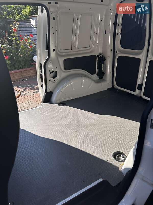 Грузовой фургон Volkswagen Caddy 2017 в Киеве фото 15 Грузовой фургон Volkswagen Caddy 2017 в Киеве