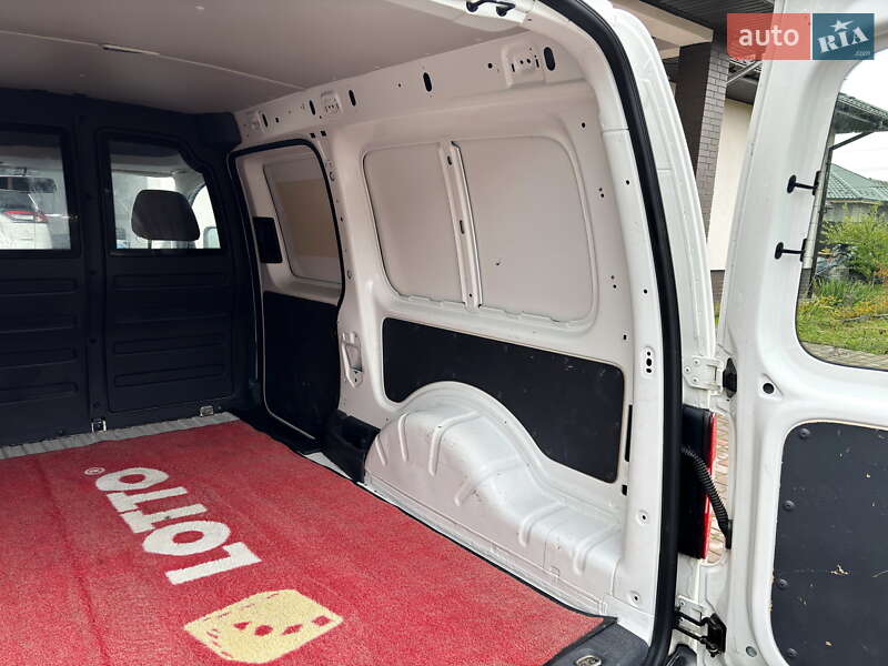 Грузовой фургон Volkswagen Caddy 2015 в Житомире