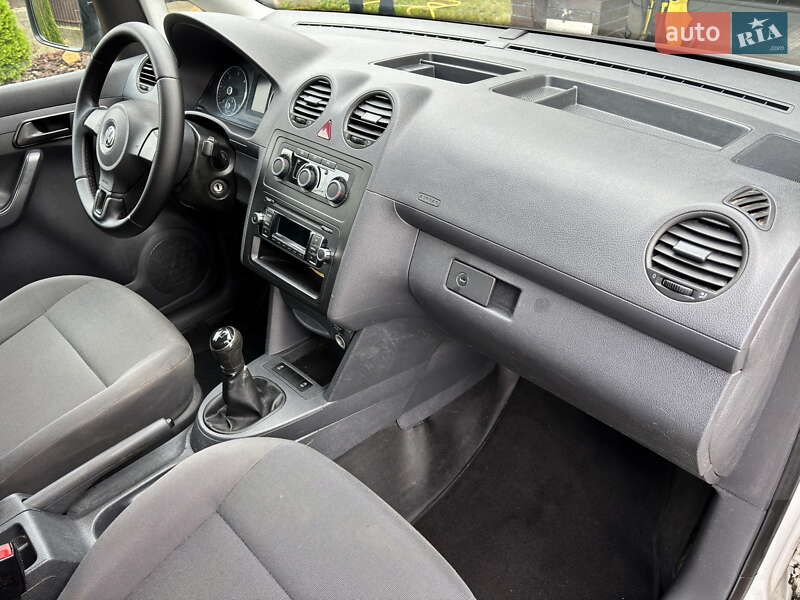 Грузовой фургон Volkswagen Caddy 2015 в Житомире