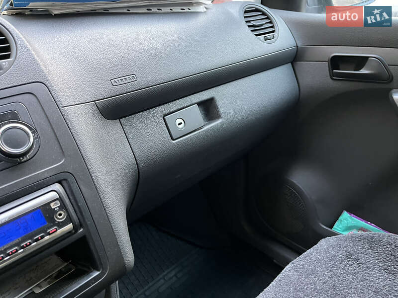 Вантажний фургон Volkswagen Caddy 2012 в Кременчуці